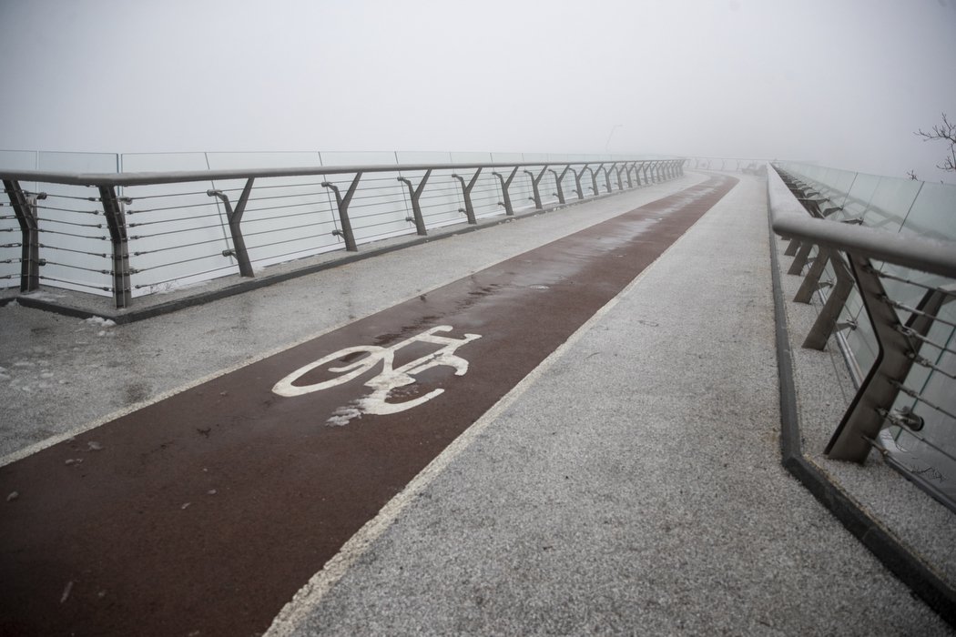 У Києві після ремонту відкрили Пішохідно-велосипедний міст: що замінили та як зараз виглядає 13