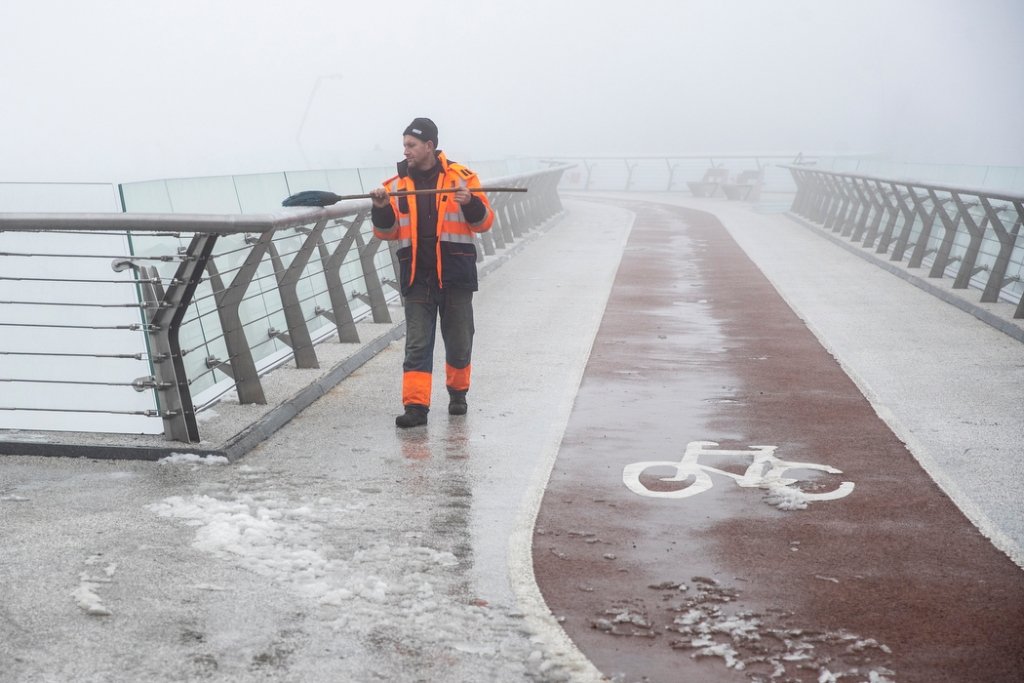 У Києві після ремонту відкрили Пішохідно-велосипедний міст: що замінили та як зараз виглядає 15