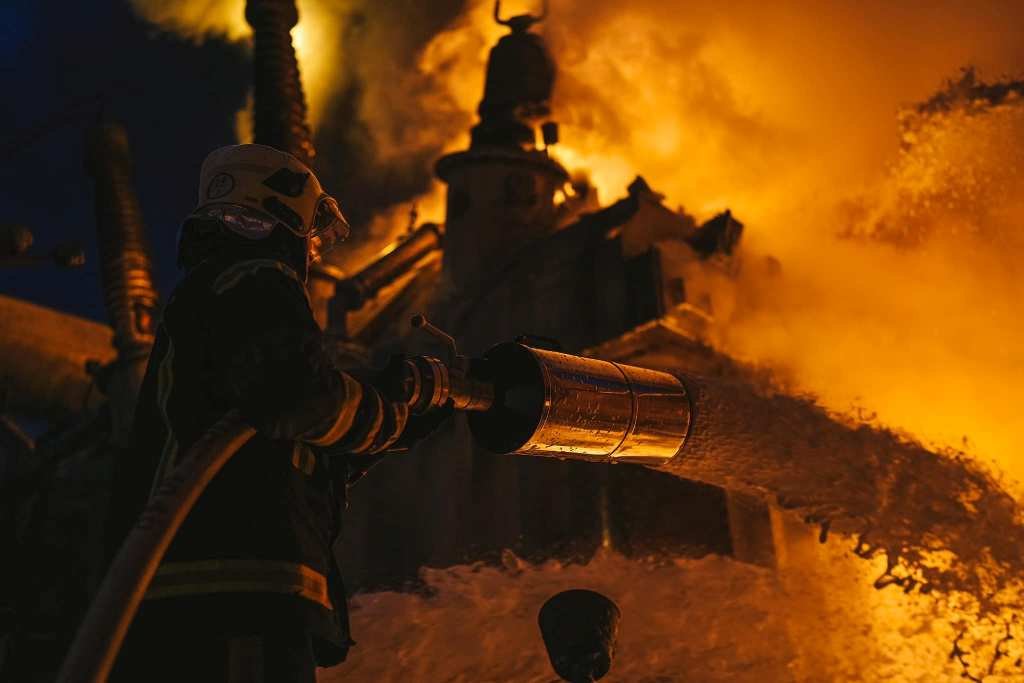 Київ атакували дрони-камікадзе: наслідкі та фото з місця падіння уламків шахедів 7