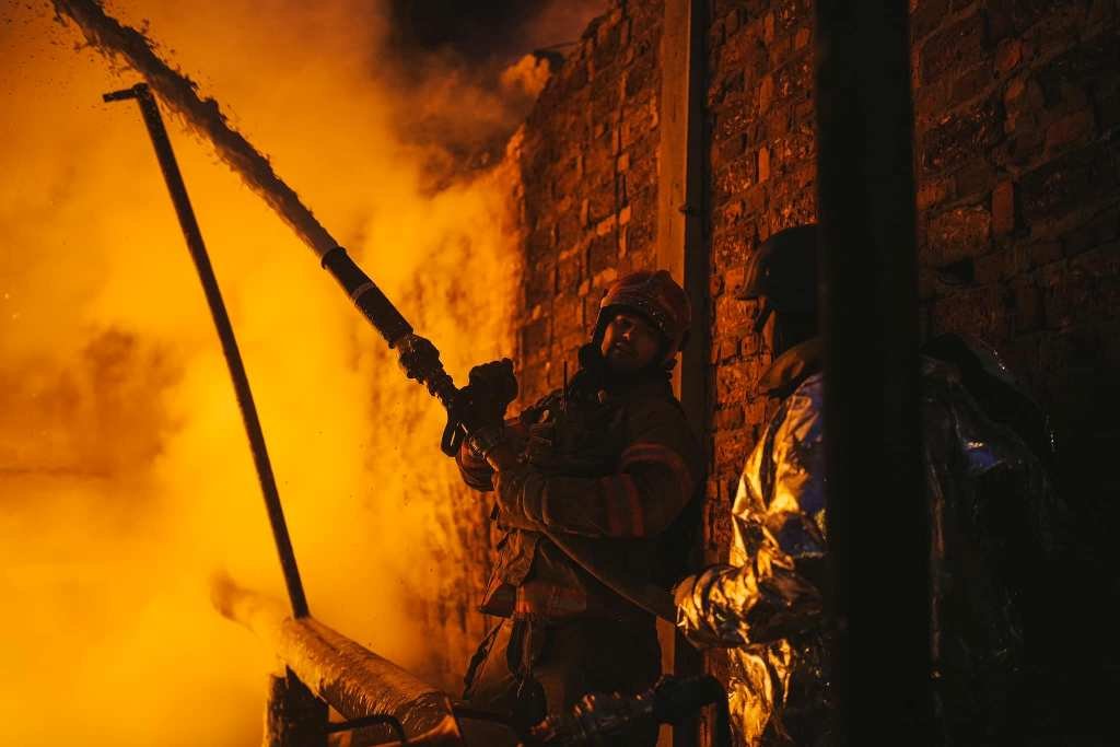 Київ атакували дрони-камікадзе: наслідкі та фото з місця падіння уламків шахедів 10