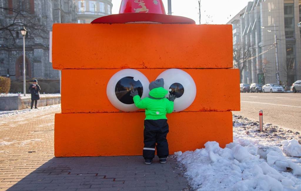 У Києві розмалювали бетон від колишніх блокпостів: хто, навіщо і де побачити 1