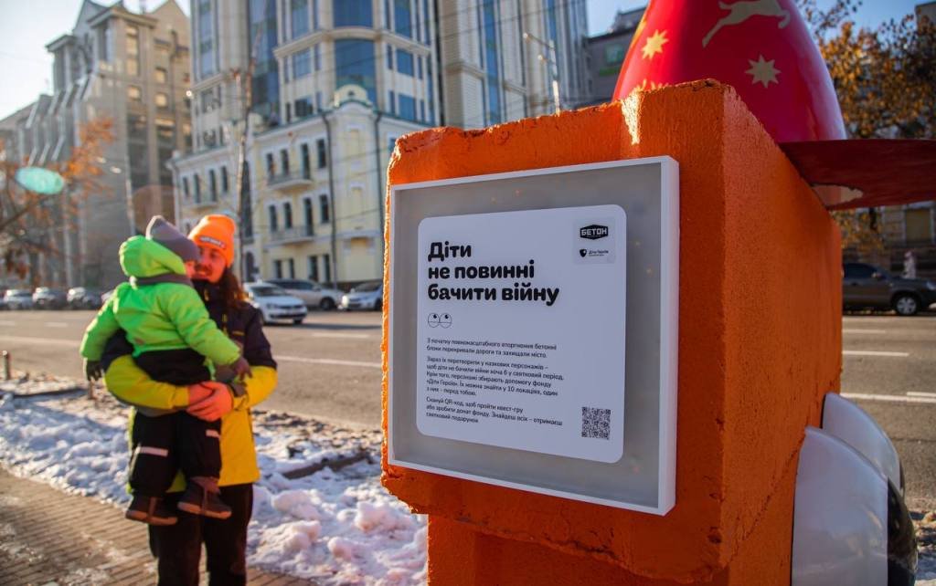 У Києві розмалювали бетон від колишніх блокпостів: хто, навіщо і де побачити 3