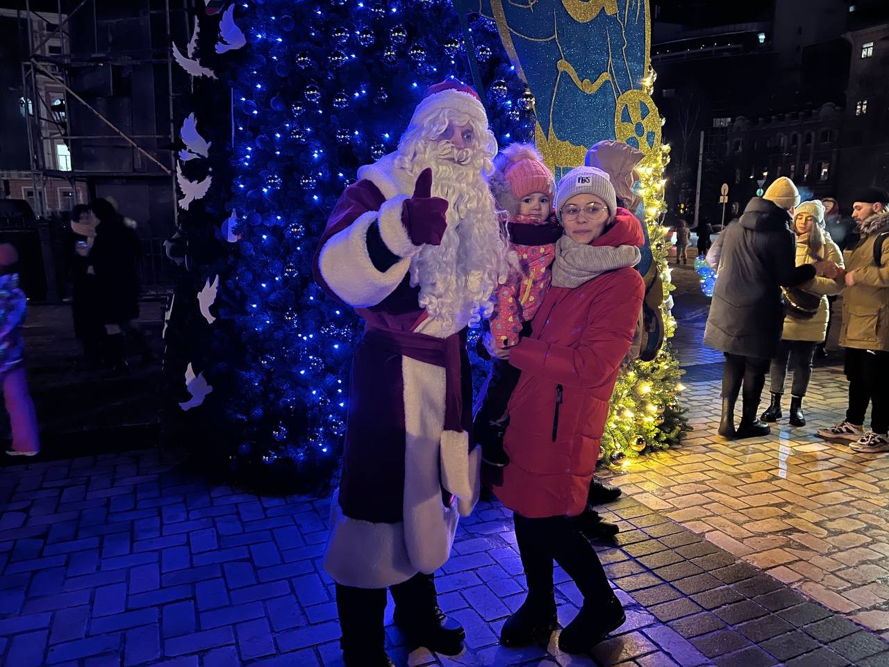 У Києві відкрили Головну ялинку країни 2023: як виглядає зараз Софійська площа 3