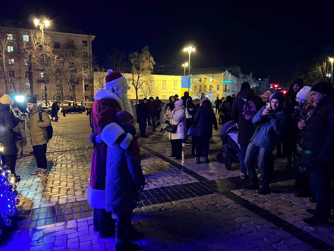 У Києві відкрили Головну ялинку країни 2023: як виглядає зараз Софійська площа 4