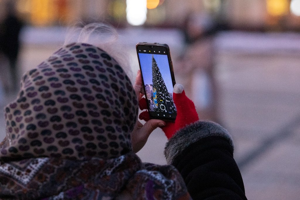 У Києві відкрили Головну ялинку країни 2023: як виглядає зараз Софійська площа 7