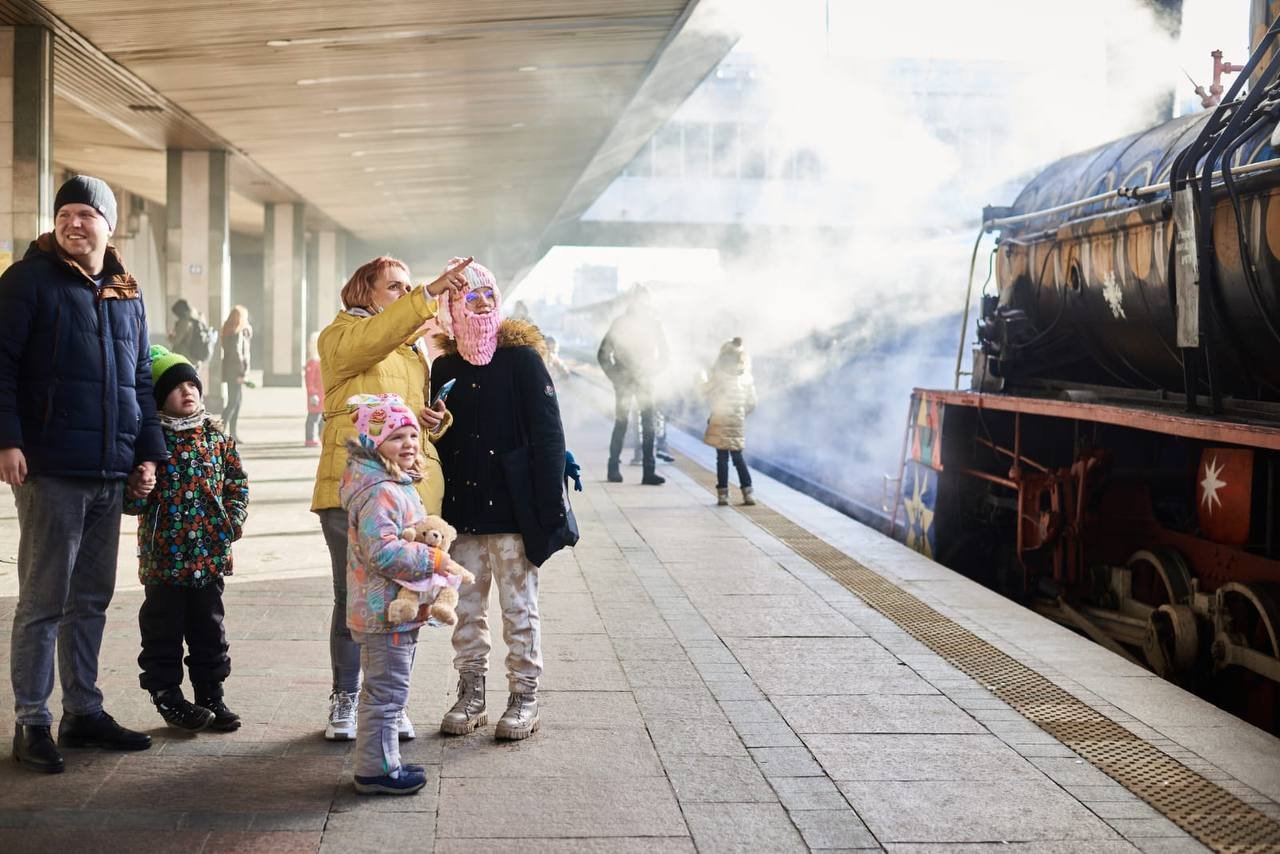 У Києві на свята курсуватиме ретро-поїзд на паровозній тязі: коли проїхати і де купувати квитки 2