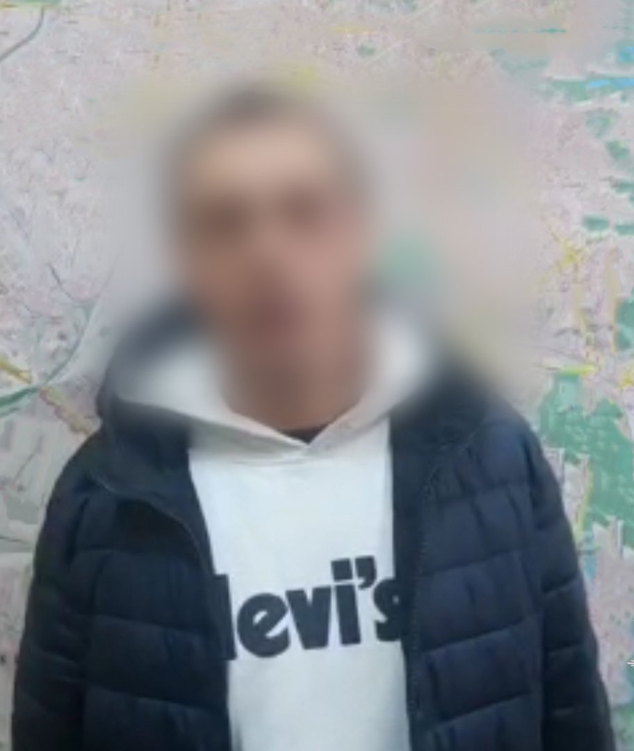 У Києві невідомий забризкав газом очі та підпалив волосся жінці, щоб пограбувати її 1