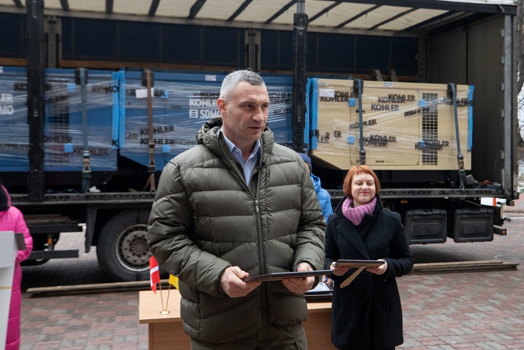 Київ отримав від Данії 9 потужних генераторів: де встановлять 3