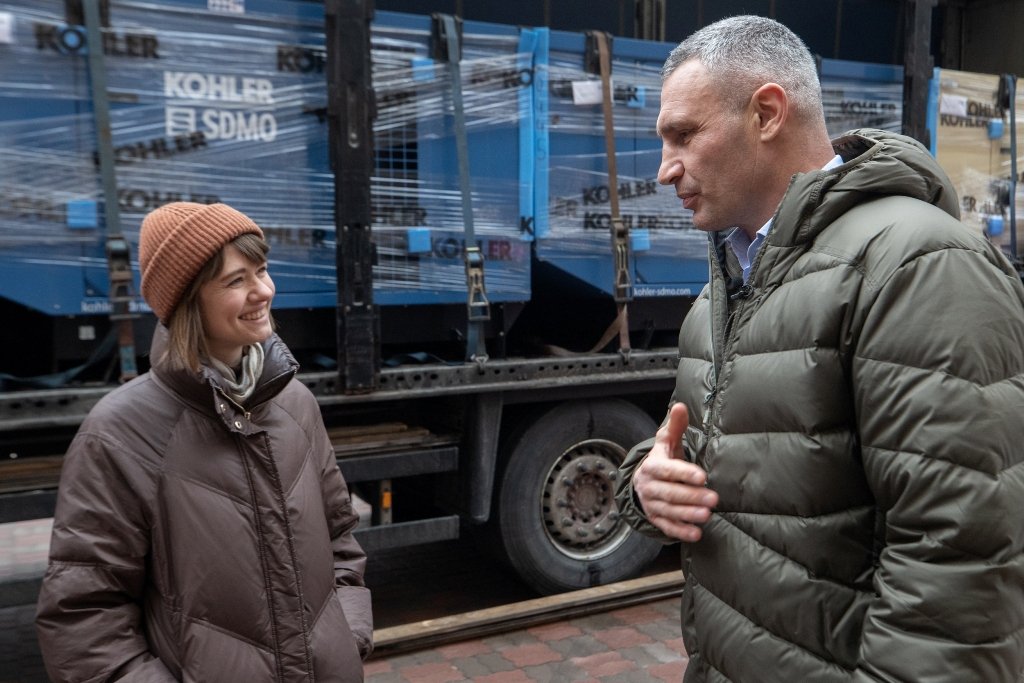 Київ отримав від Данії 9 потужних генераторів: де встановлять 5