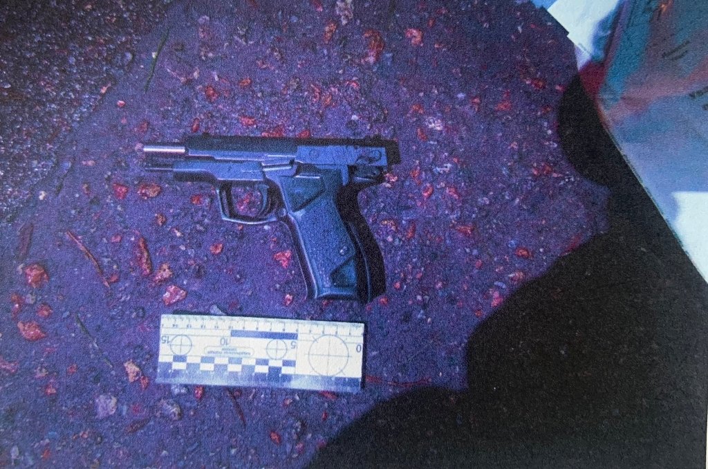 У Києві чоловік відкрив стрілянину посеред вулиці та поранив перехожу жінку 2