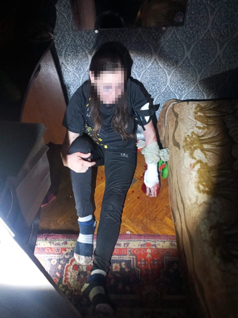 У Києві поліцейські врятували життя жінці, яка намагалась скоїти самогубство на очах у власних дітей 2