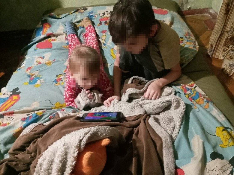 У Києві поліцейські врятували життя жінці, яка намагалась скоїти самогубство на очах у власних дітей 4