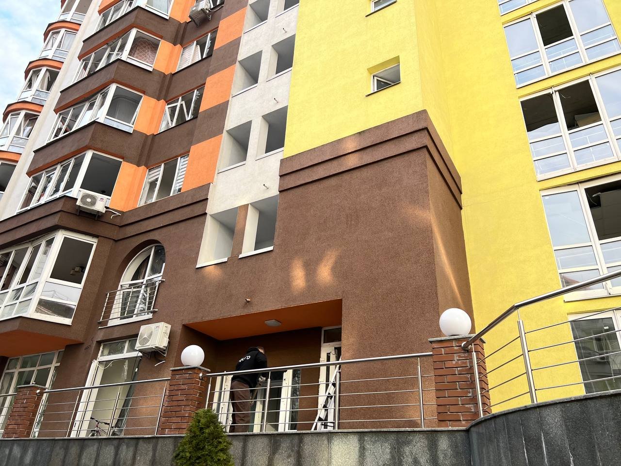 Атака дронами на Київ 30 грудня: як зараз виглядає пошкоджена багатоповерхівка в Голосіївському районі 11