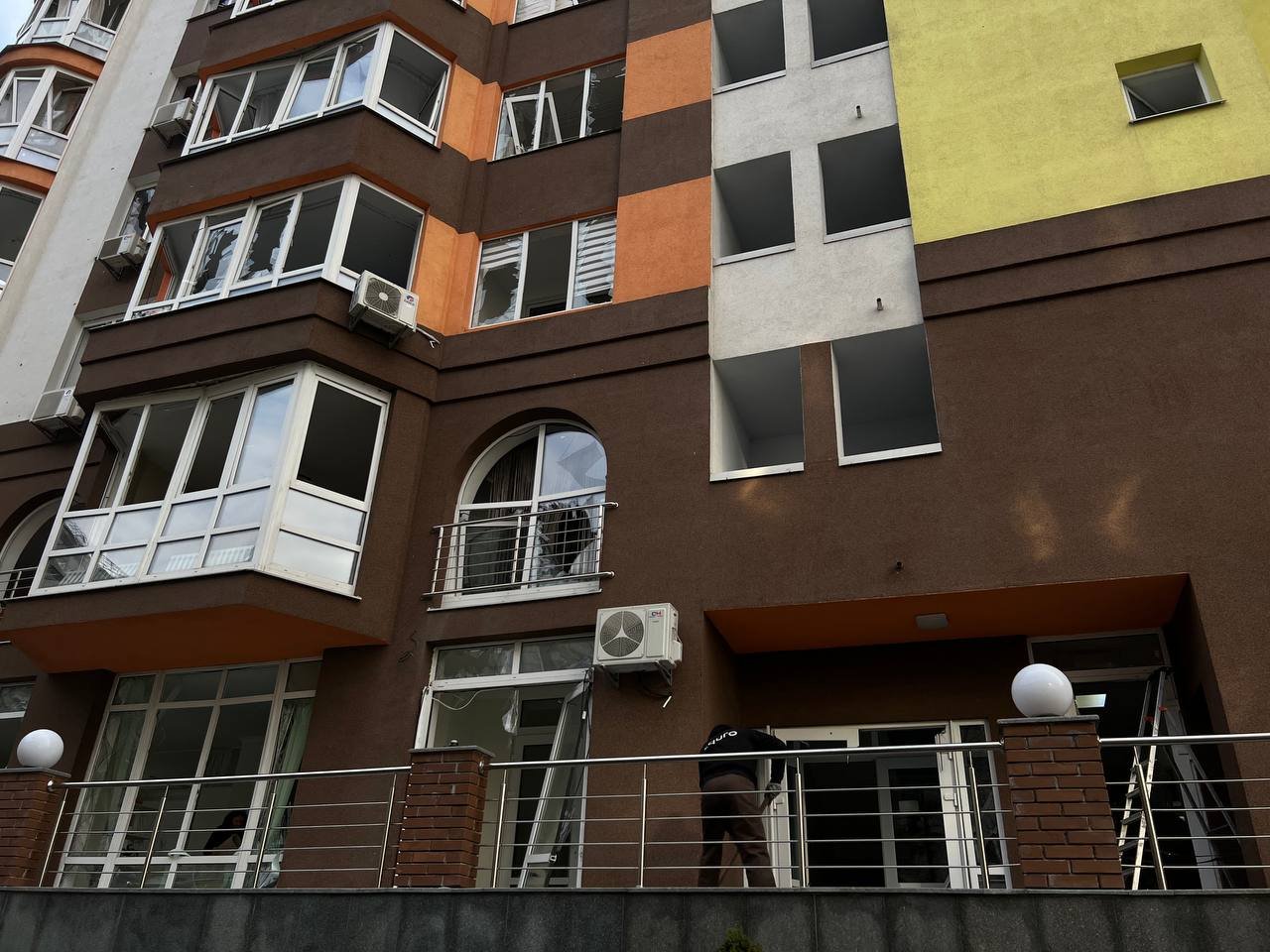 Атака дронами на Київ 30 грудня: як зараз виглядає пошкоджена багатоповерхівка в Голосіївському районі 12