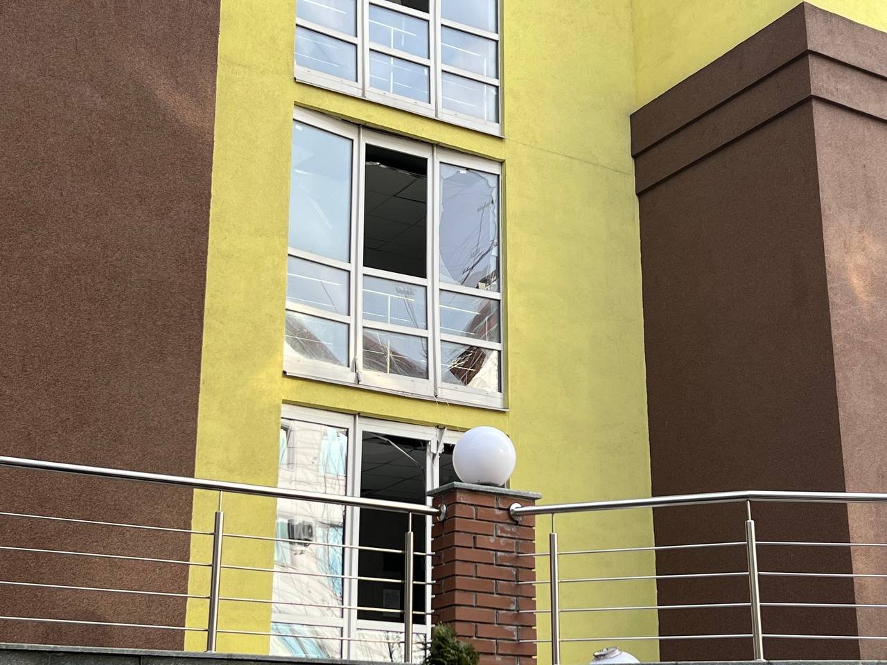 Атака дронами на Київ 30 грудня: як зараз виглядає пошкоджена багатоповерхівка в Голосіївському районі 13