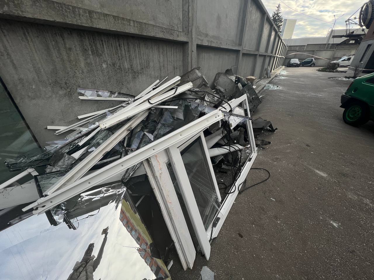 Атака дронами на Київ 30 грудня: як зараз виглядає пошкоджена багатоповерхівка в Голосіївському районі 16