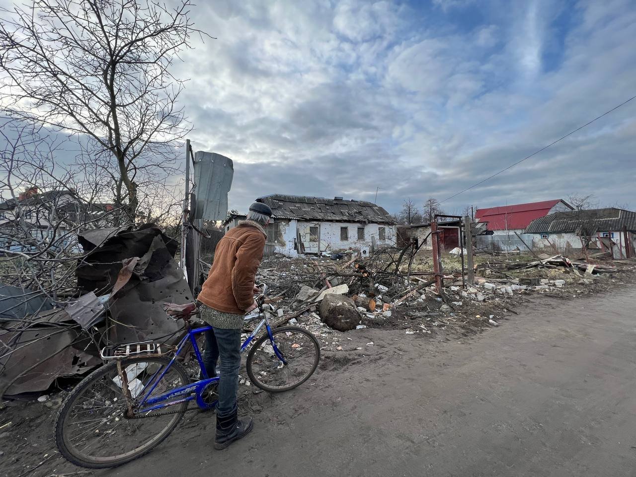 Як зараз виглядають зруйновані будинки у Бортничах: історії місцевих жителів 1