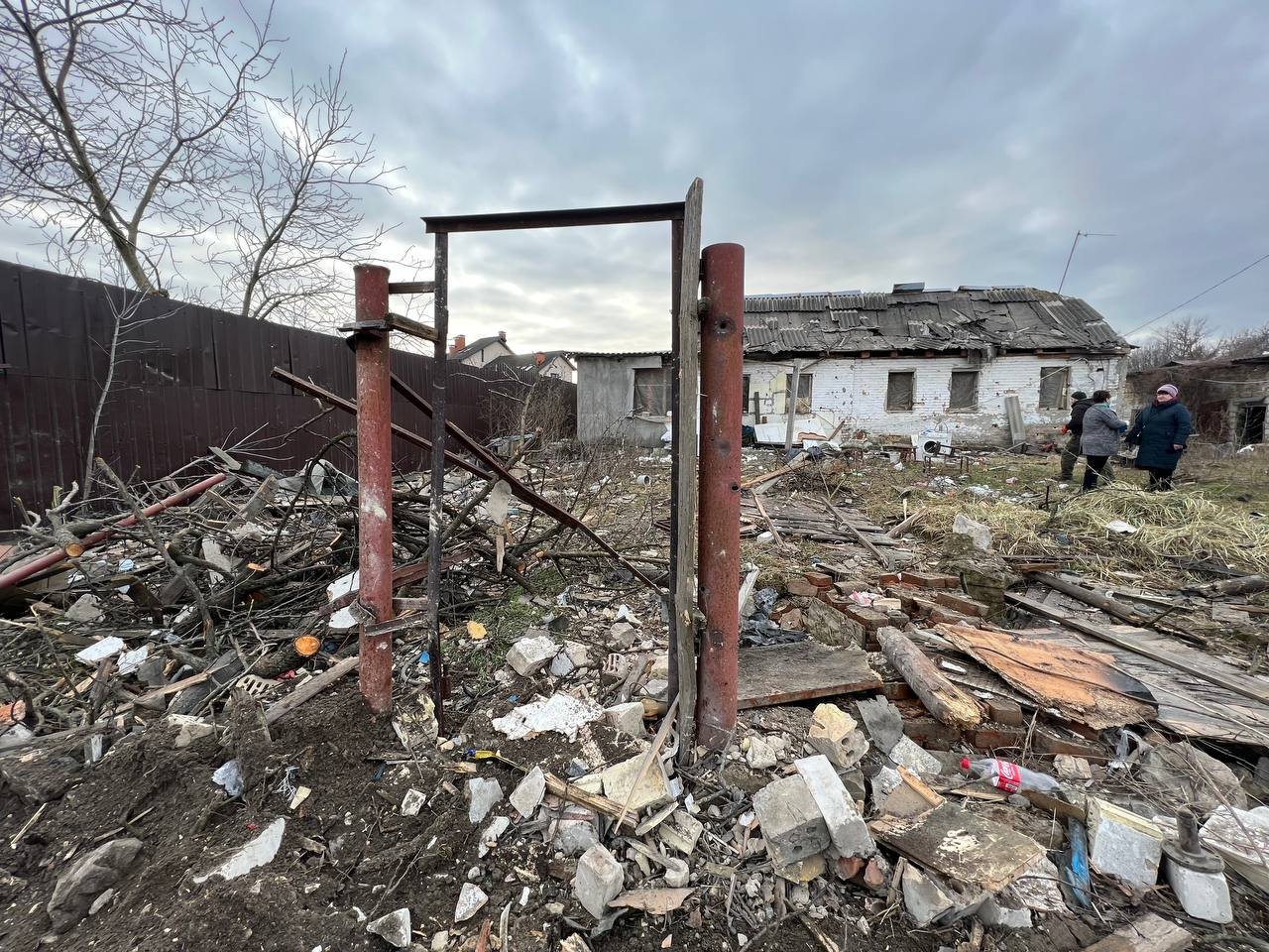 Як зараз виглядають зруйновані будинки у Бортничах: історії місцевих жителів 12