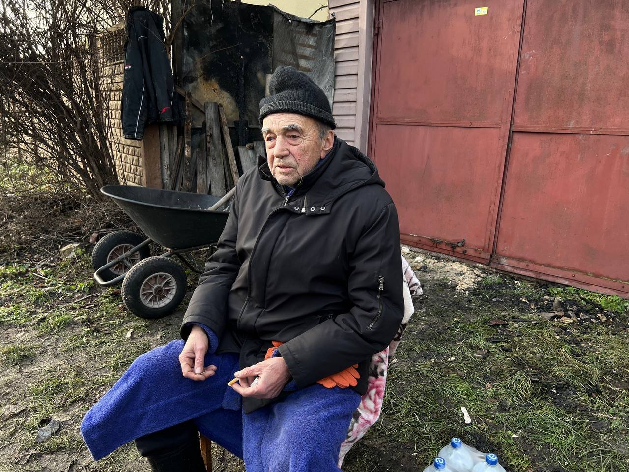 «Головне, що залишились живі»: історія жителя Осокорків, на будинок якого впала російська ракета 1
