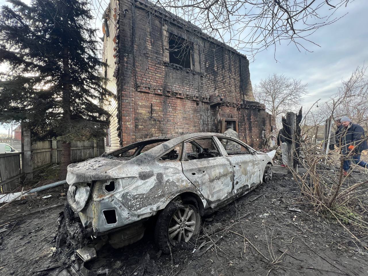 «Головне, що залишились живі»: історія жителя Осокорків, на будинок якого впала російська ракета 11