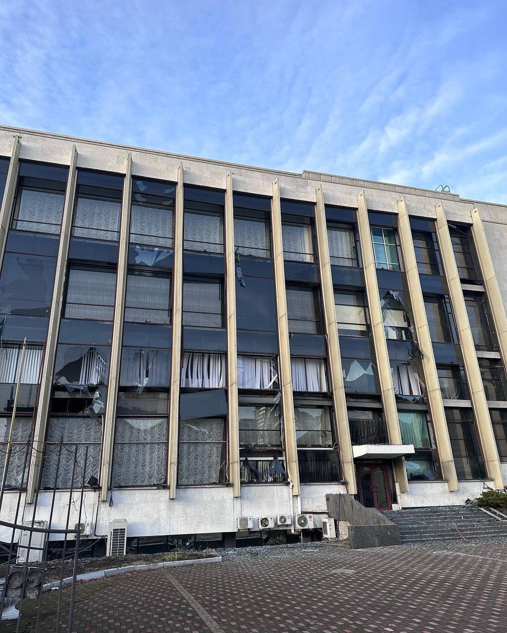 Як виглядає зараз Палац Україна після ракетного удару 31 грудня 2