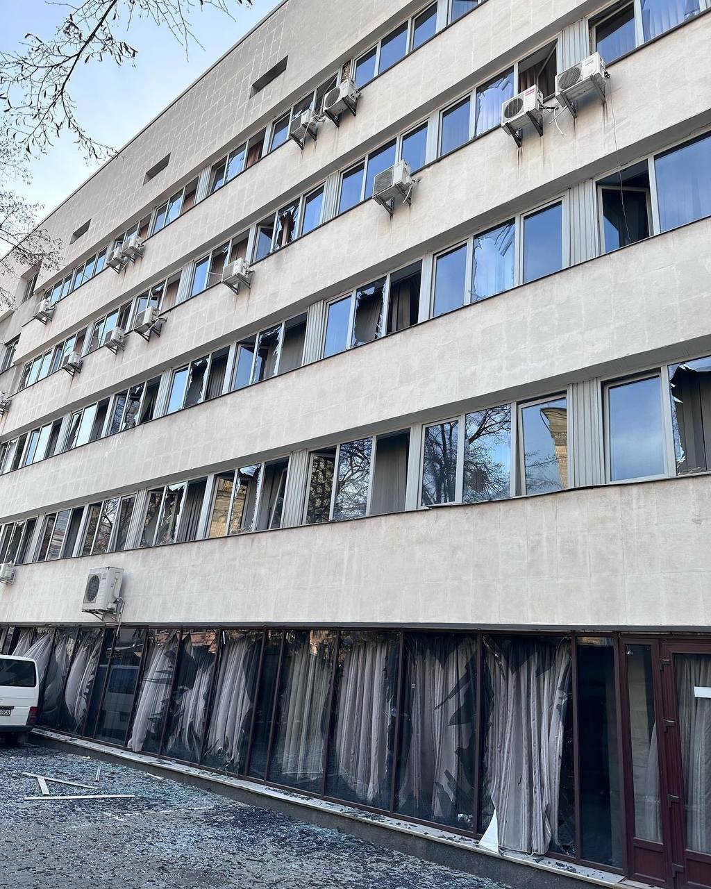 Як виглядає зараз Палац Україна після ракетного удару 31 грудня 3