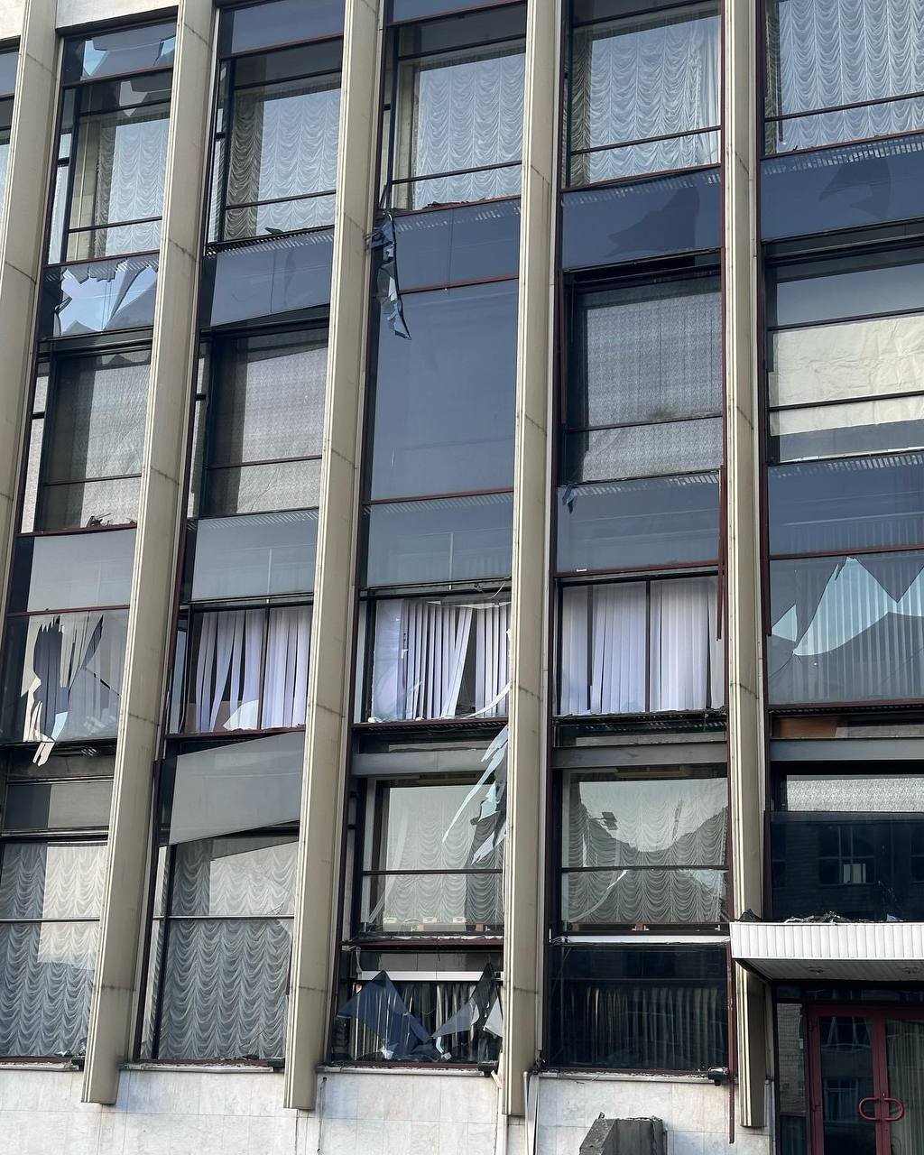 Як виглядає зараз Палац Україна після ракетного удару 31 грудня 7