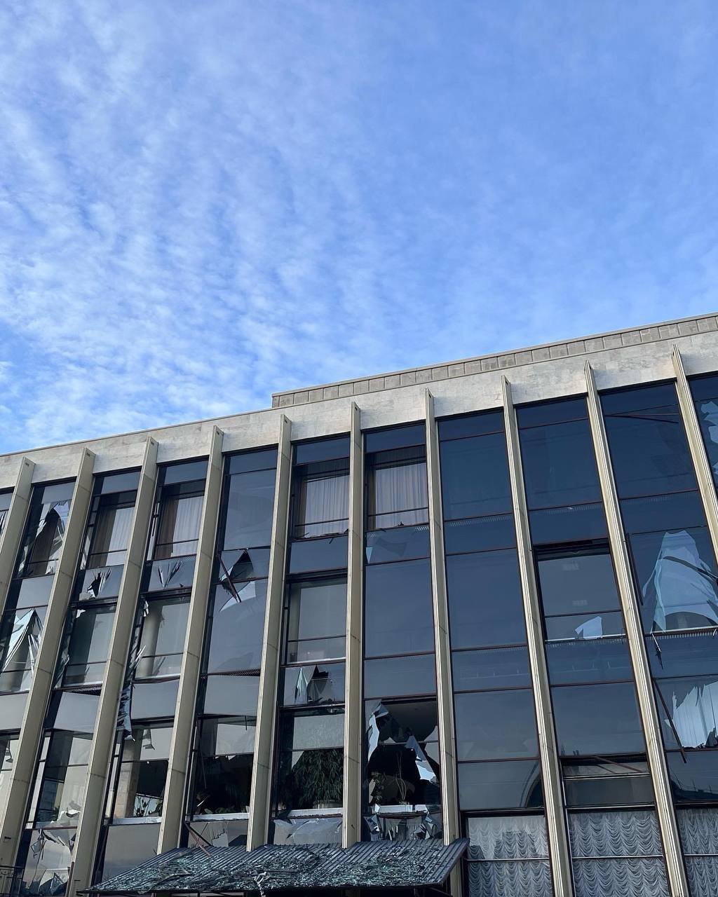 Як виглядає зараз Палац Україна після ракетного удару 31 грудня 8