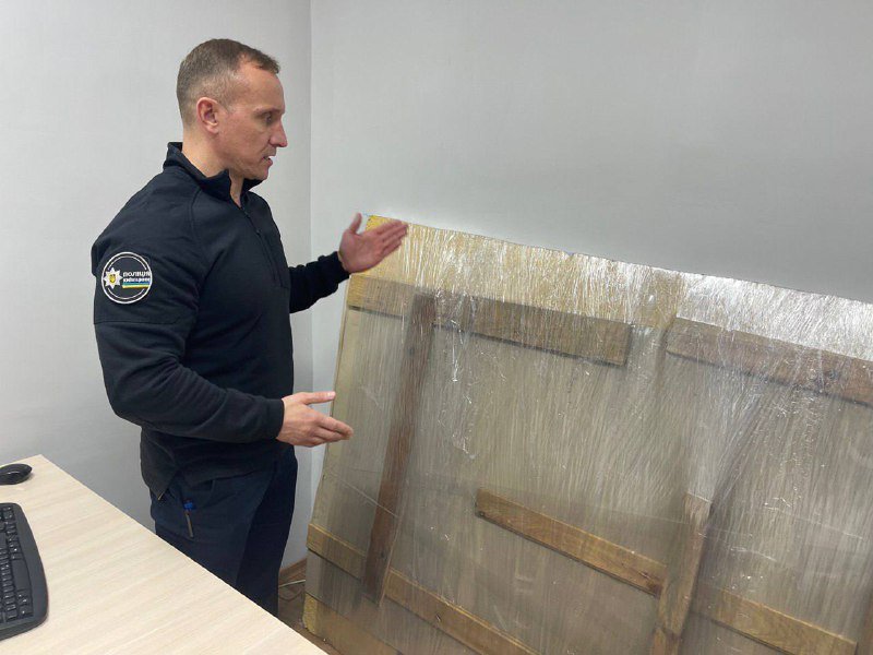 Зрізану у Гостомелі картину Бенксі оцінили у 9 мільйонів 1