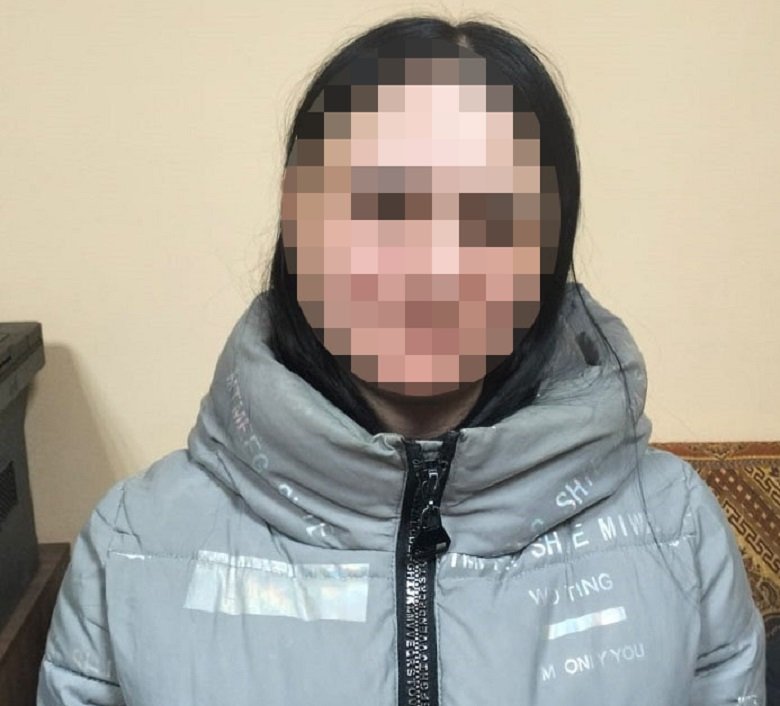 У Києві на Троєщині жінка вдарила ножем у груди та спину свого 21-річного коханця 1