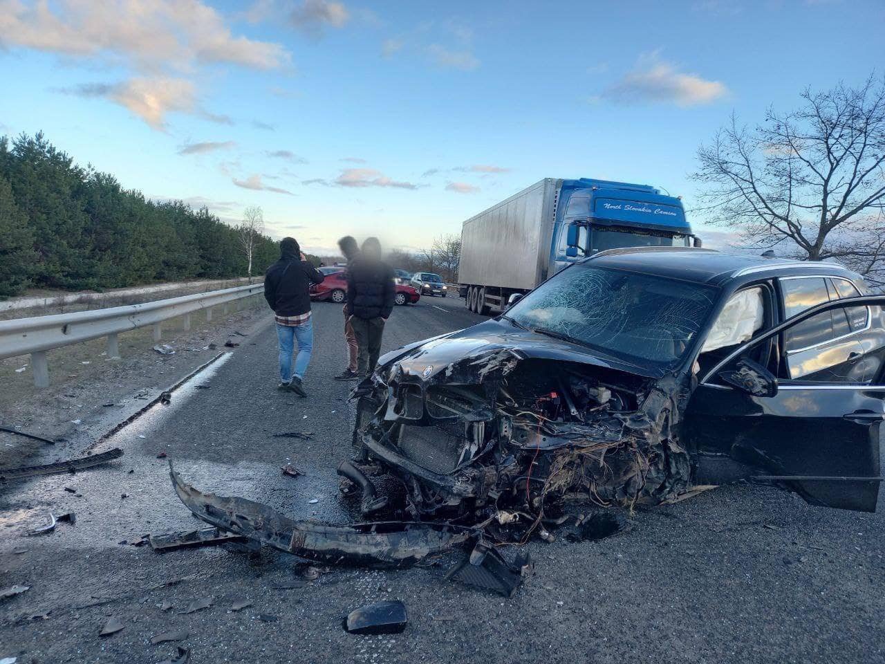 На Київщині у Бучанському районі масштабне ДТП з потерпілими: зіткнулося 4 автівки 2