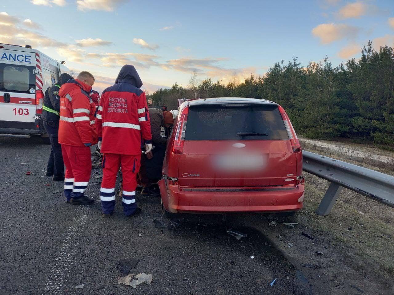 На Київщині у Бучанському районі масштабне ДТП з потерпілими: зіткнулося 4 автівки 3
