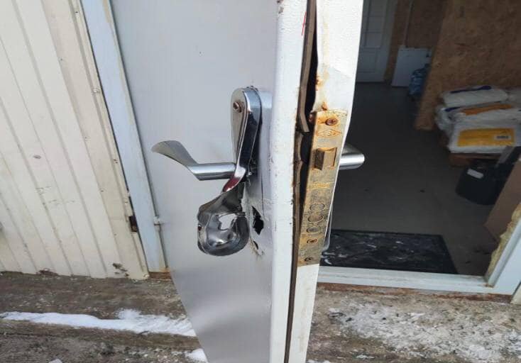 На Київщині чоловік заліз до магазину та викрав генератор 1