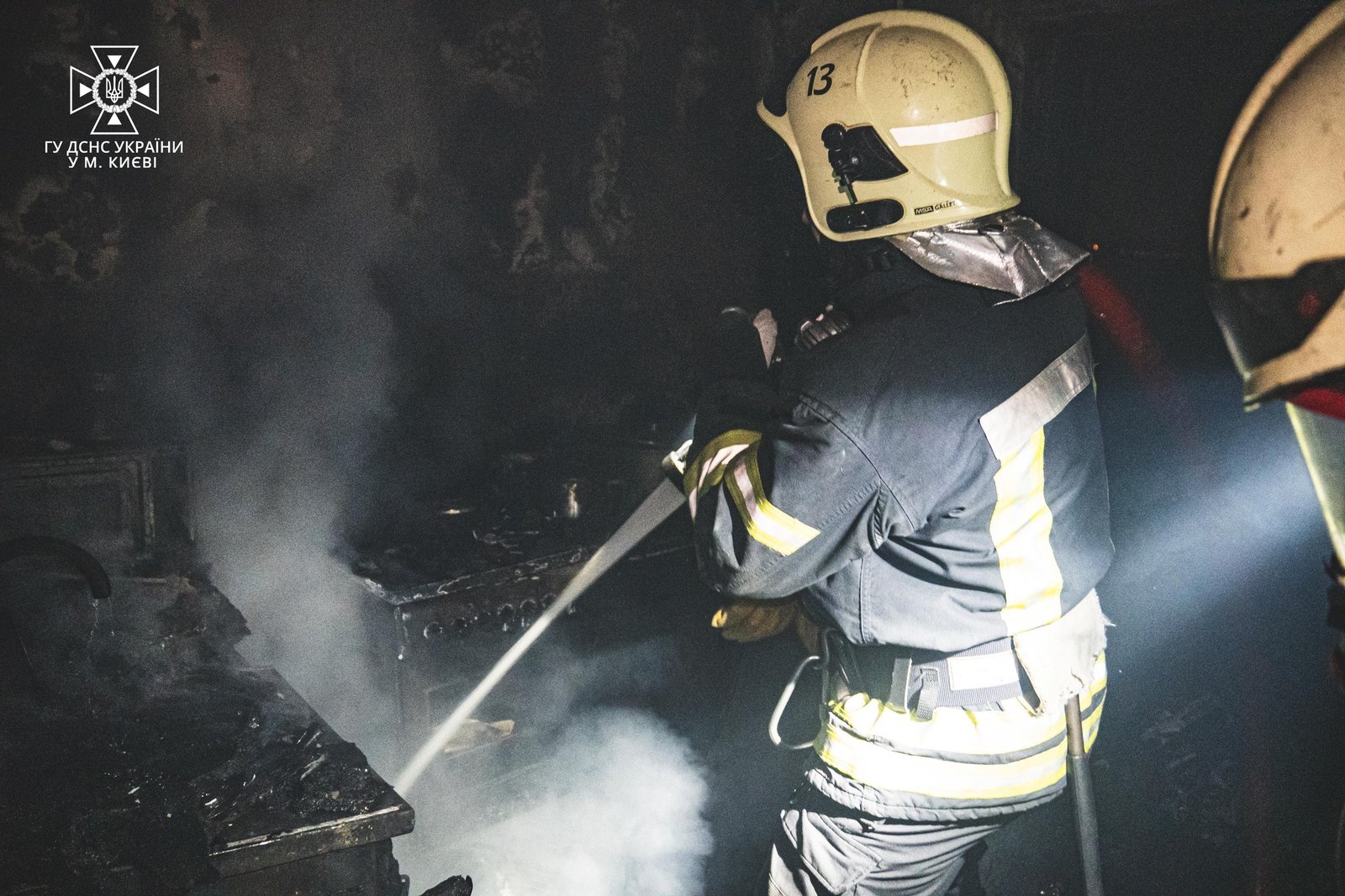 У Києві на Воскресенці у багатоповерхівці згоріла квартира 1