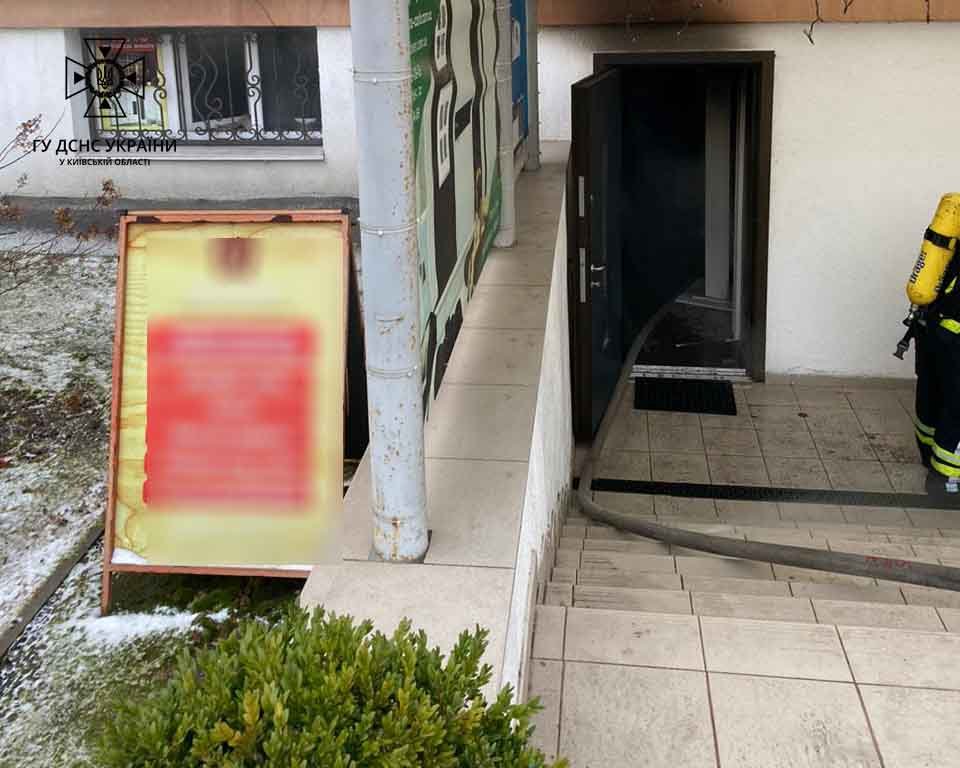 На Київщині в приміщенні магазину вибухнув акумулятор: сталася пожежа 1