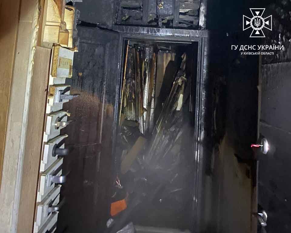 На Київщині в приміщенні магазину вибухнув акумулятор: сталася пожежа 3