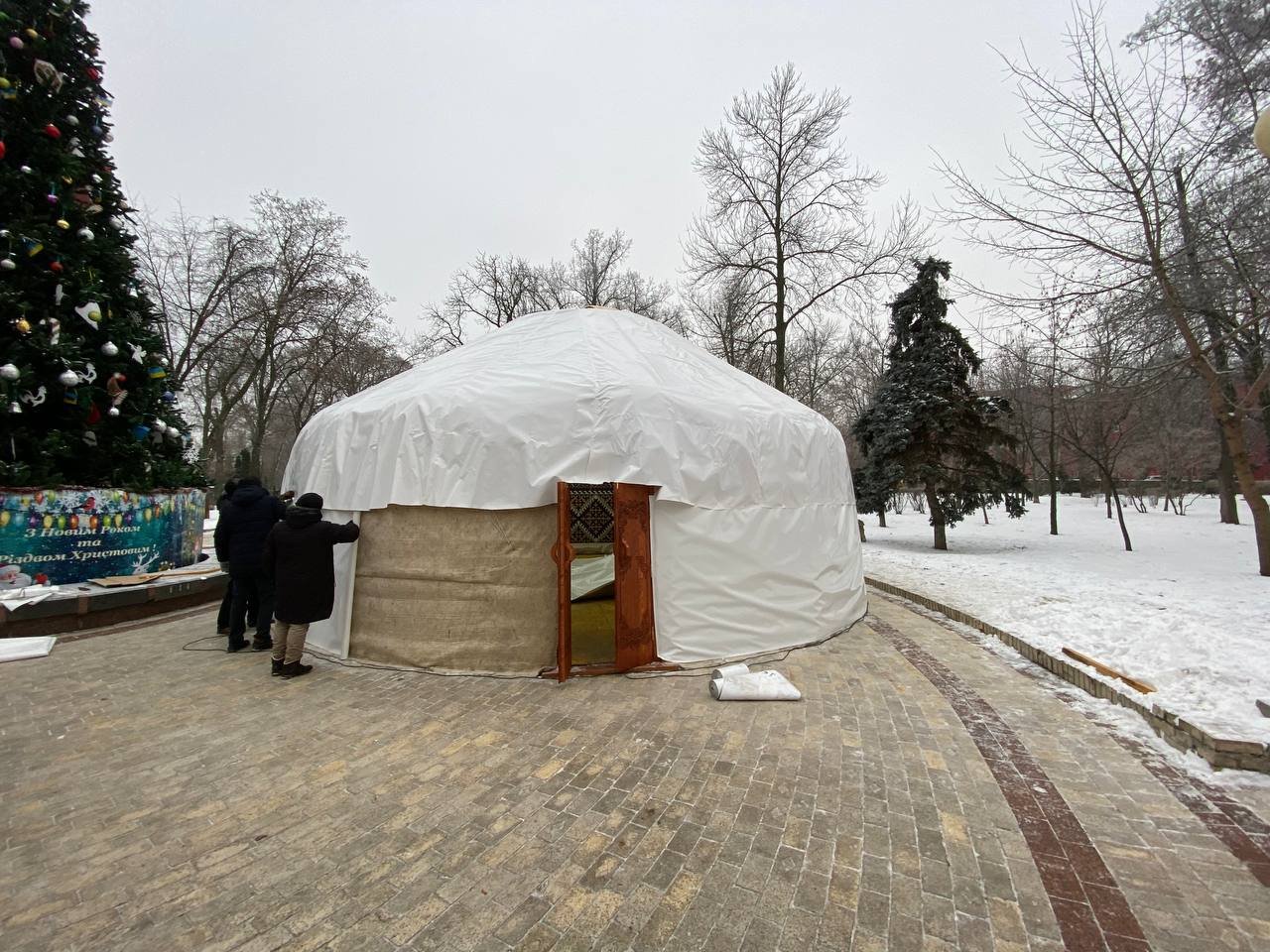 У центрі Києва казахи побудували "Юрту Незламності": волонтери прокоментували заяву МІД рф 2