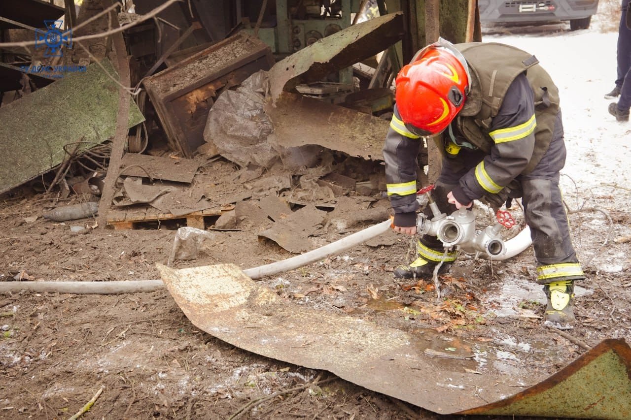 Наслідки ворожої атаки на Київ 14 січня: фото с місця влучання 2