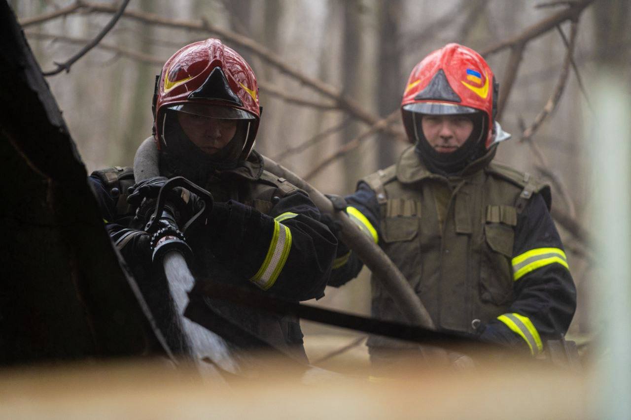Наслідки ворожої атаки на Київ 14 січня: фото с місця влучання 6