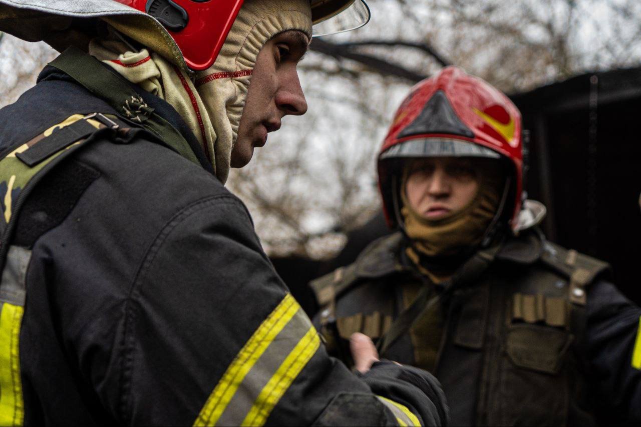Наслідки ворожої атаки на Київ 14 січня: фото с місця влучання 8