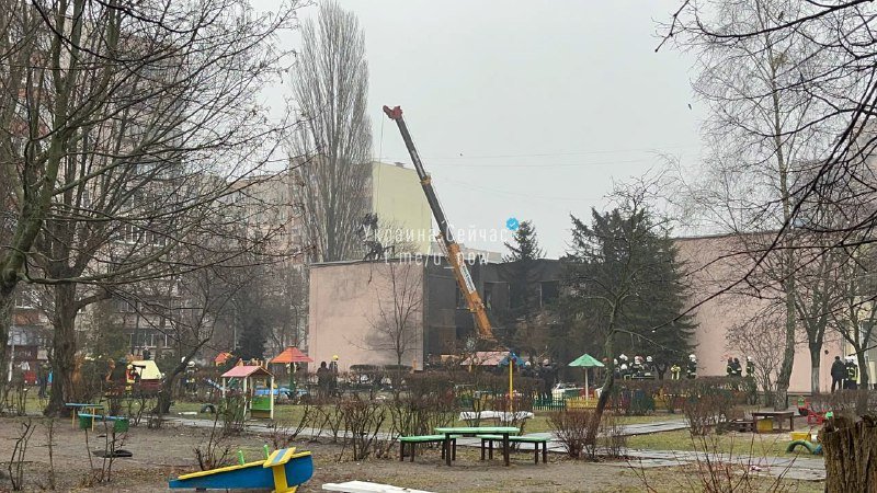 У ДСНС підтвердили падіння свого вертольота: фото та відео з місця авіакатастрофи у Броварах 9