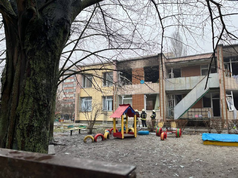 У ДСНС підтвердили падіння свого вертольота: фото та відео з місця авіакатастрофи у Броварах 11