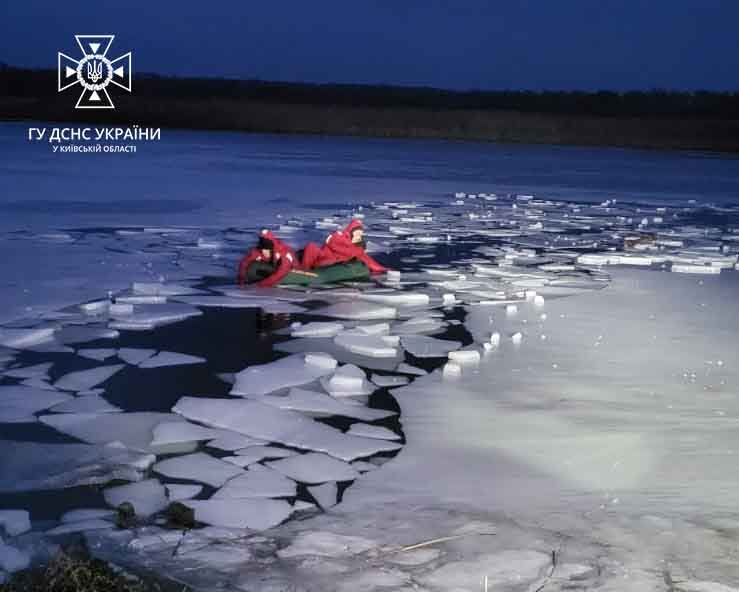На Київщині четверо дітей провалились під кригу: врятували лише двох 1
