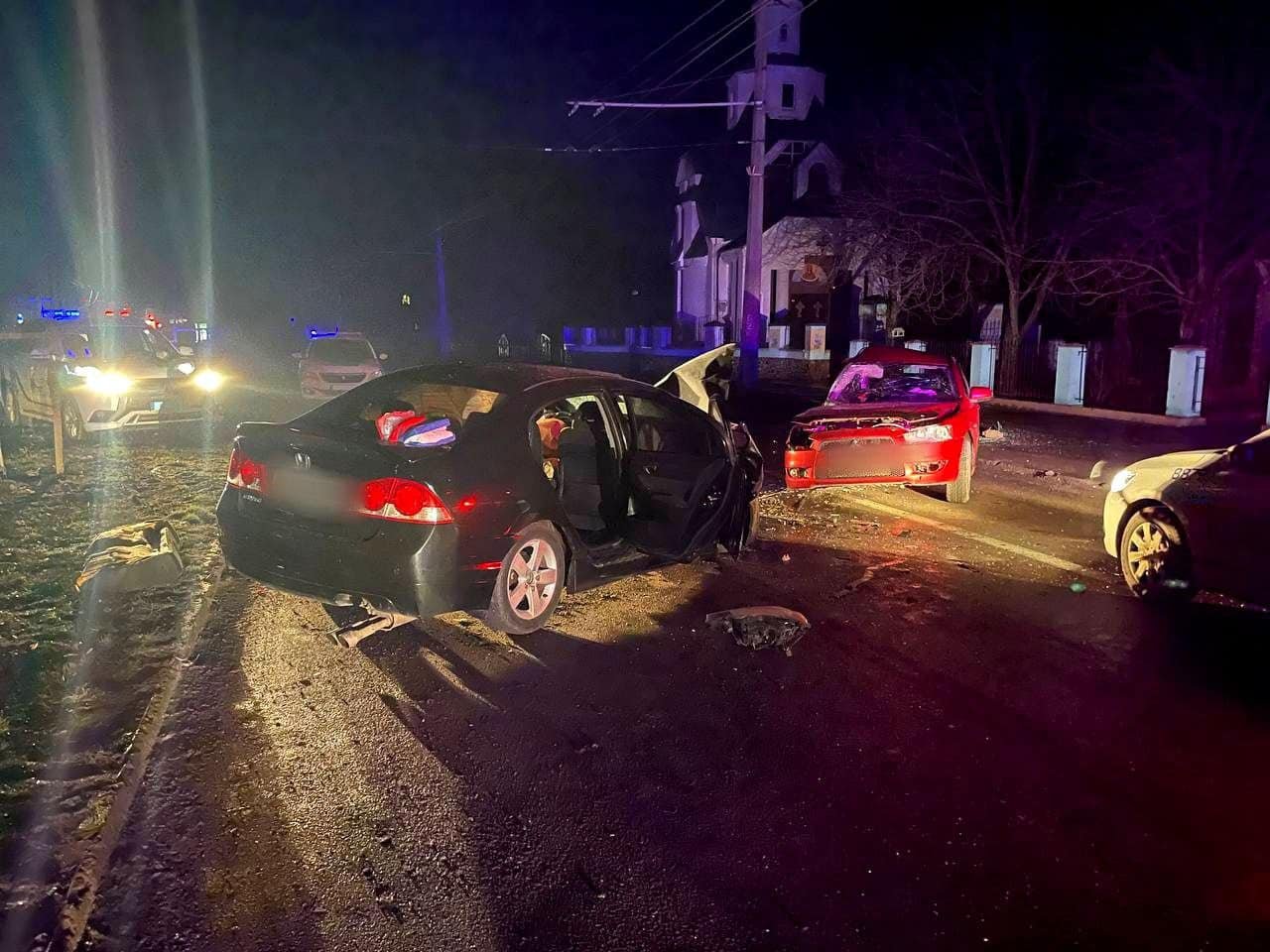 На Київщині п'яний водій Mitsubishi влетів в Honda: в ДТП постраждала вагітна жінка 3