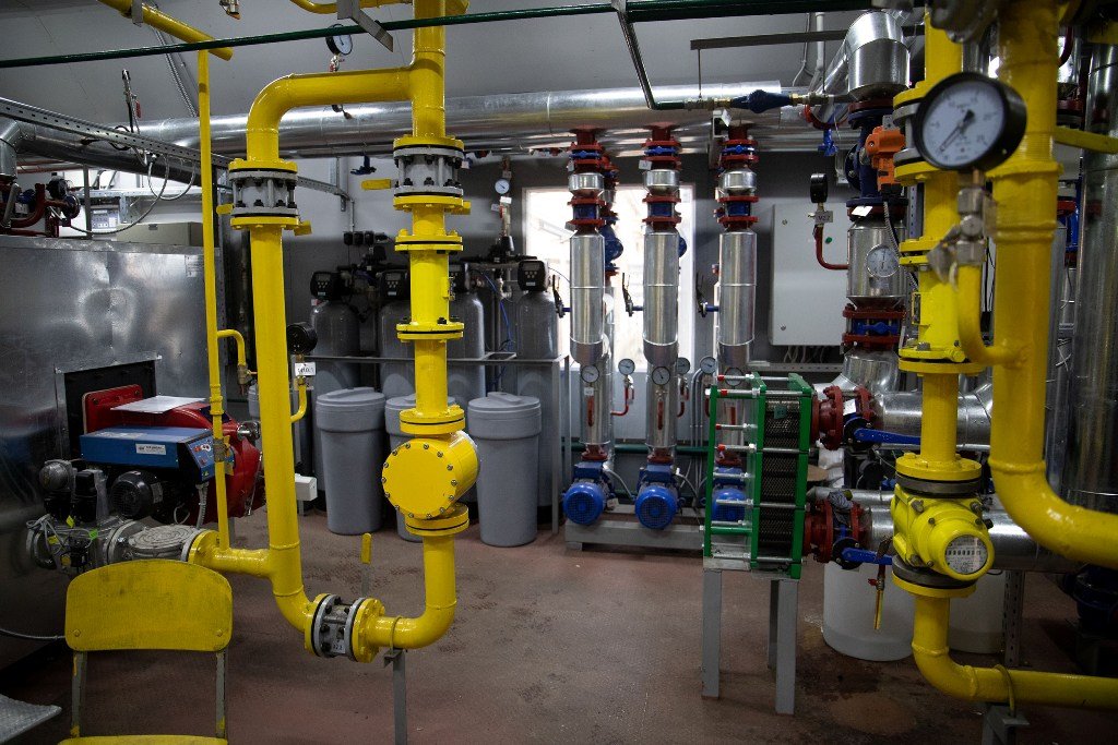 У Києві встановили нову енергоефективну котельню замість старої, що була зруйнована обстрілом 3