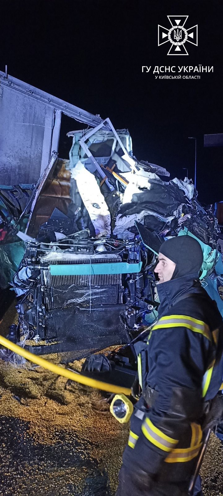 На Київщині зіштовхнулись три вантажівки 3