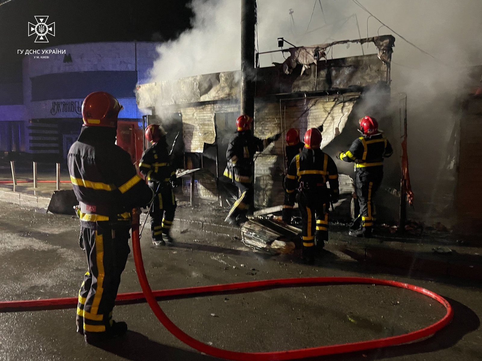 У Шевченківському районі Києва посеред ночі згоріли торгівельні кіоски 1