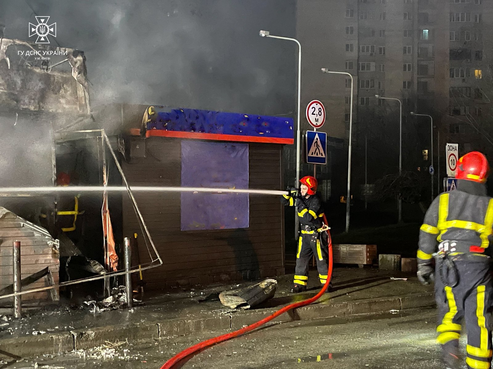У Шевченківському районі Києва посеред ночі згоріли торгівельні кіоски 3
