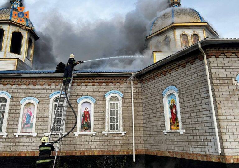 На Київщині спалахнула церква святого Миколая-Чудотворця 4