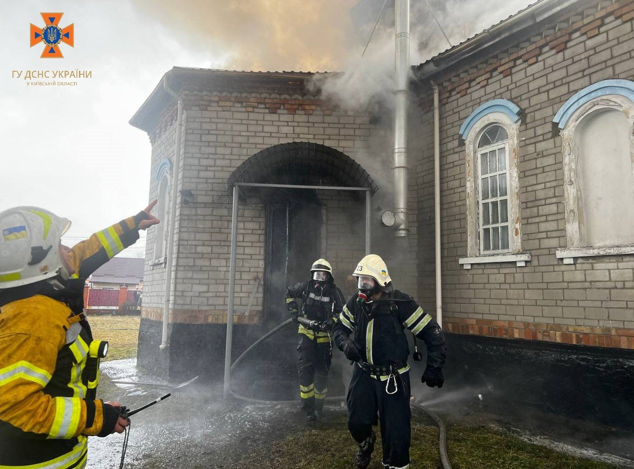 На Київщині спалахнула церква святого Миколая-Чудотворця 6